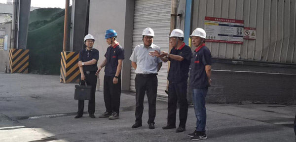 集團公司黨委委員、股份公司黨委書記、總經(jīng)理蔣培進到建材公司調(diào)...